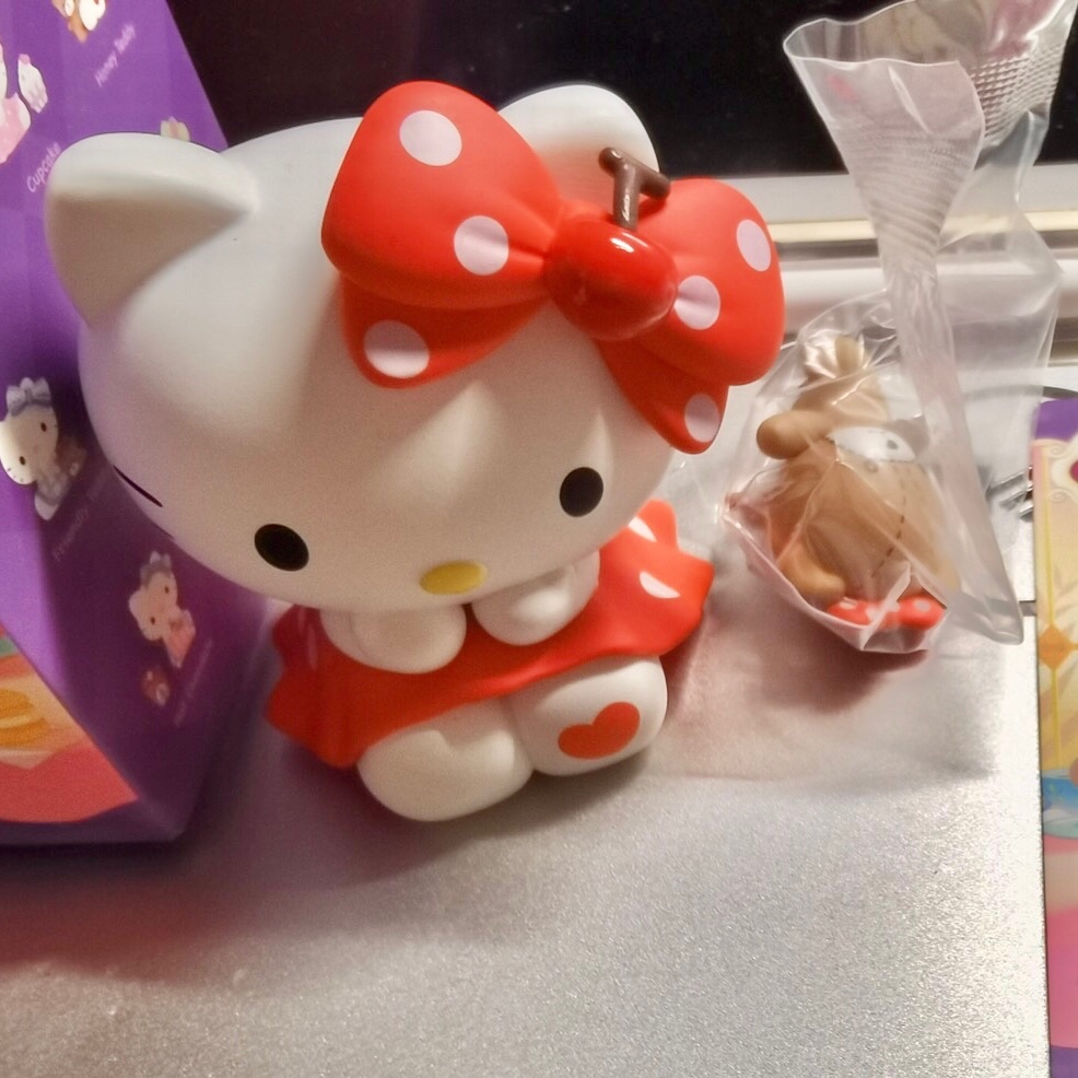 pop mart x hello kitty